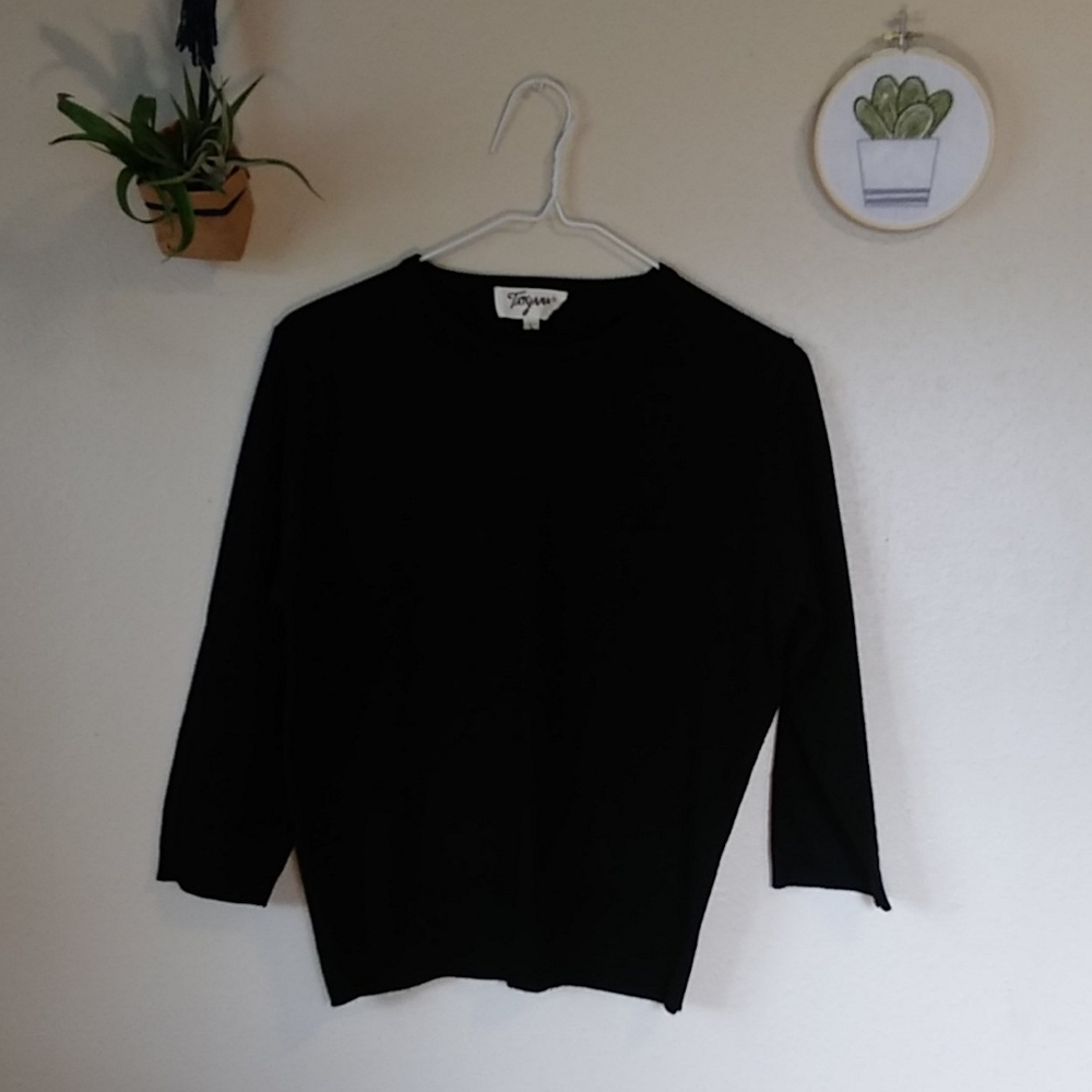 Short black sweater